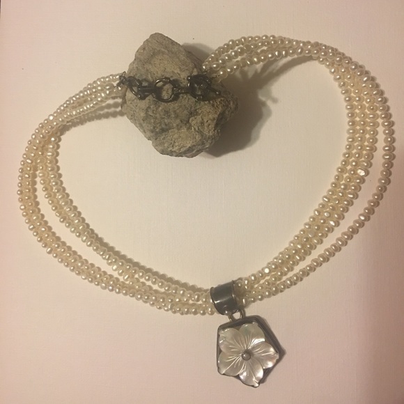 Pearl necklace with mother of pearl pendant - Picture 1 of 6